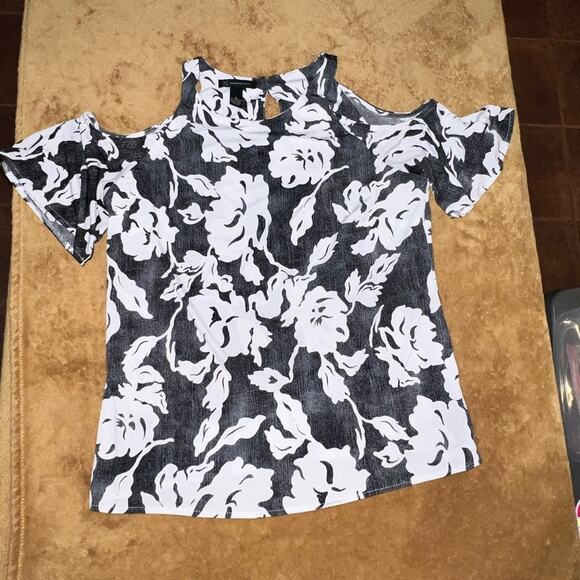 INC Cold Shoulder Black white mid sleeve textured floral print blouse Medium - Picture 10 of 10